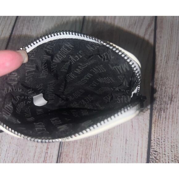 Steve Madden Wallet Coin Purse White Logo Name Bag Charm Key Chain Change - Picture 5 of 5